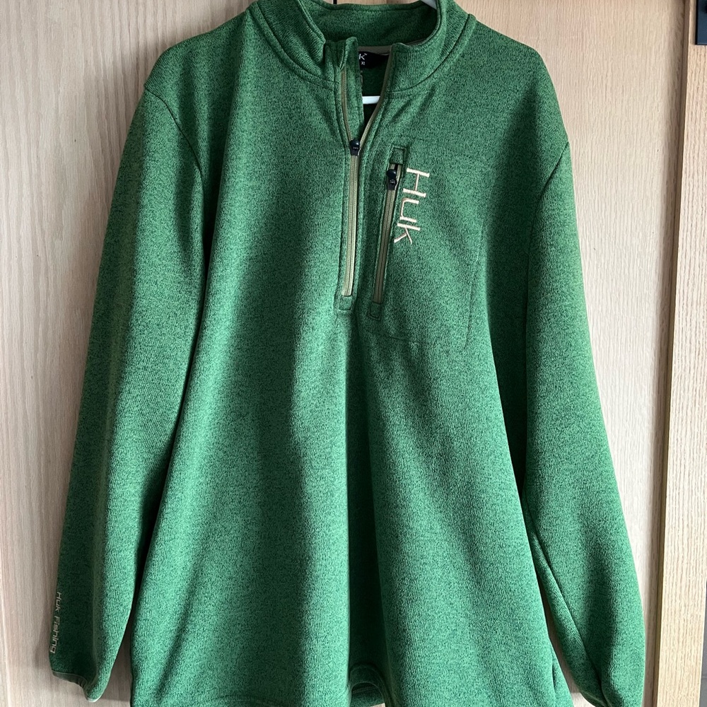 Huk 1/2 zip fleece pullover. Good condition. Green